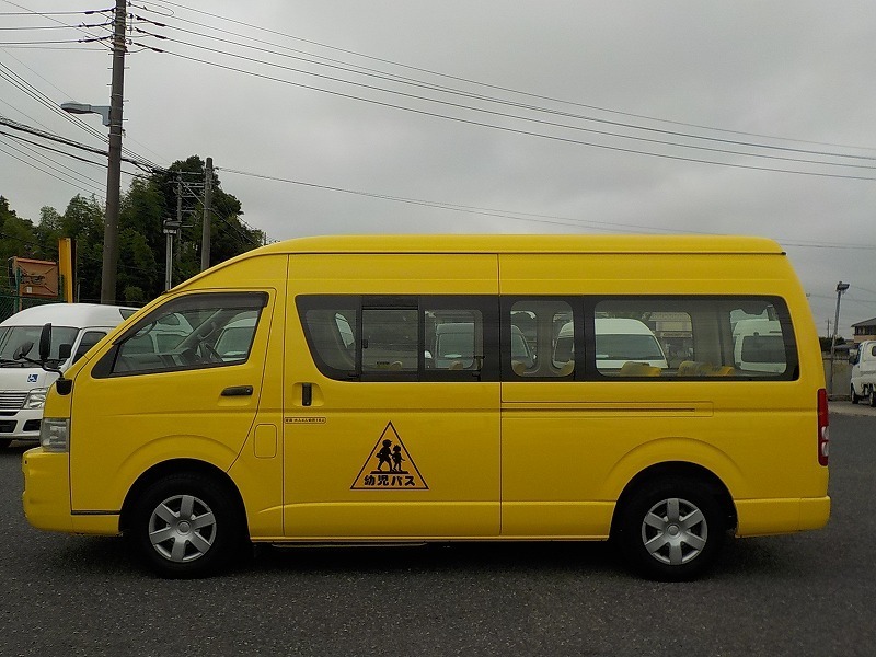 幼稚園バス　レンタカー　長期　中型免許 ハイエース(330)