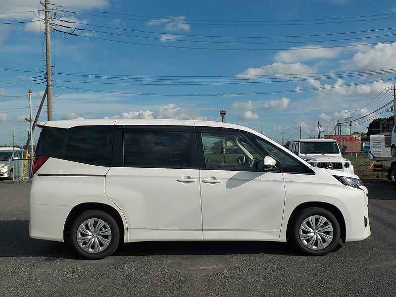 車椅子スロープ車　レンタカー　長期　ミニバン　VOXY(715)