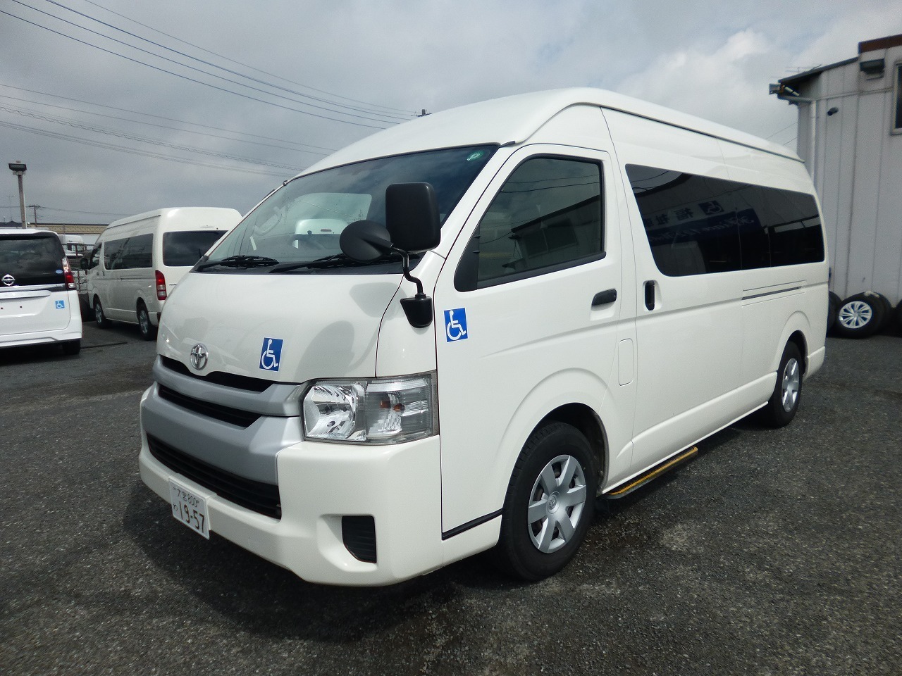 福祉車両　レンタカー　車椅子リフト車　ハイエース(819)
