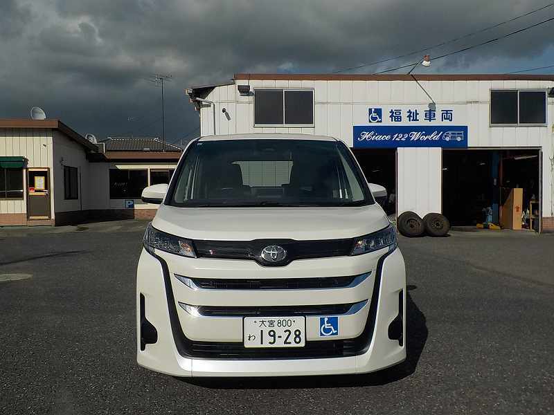 車椅子スロープ車　レンタカー　長期　ミニバン　VOXY(715)