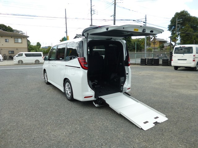 車椅子スロープ車　レンタカー　長期　ミニバン　ノア(1378)