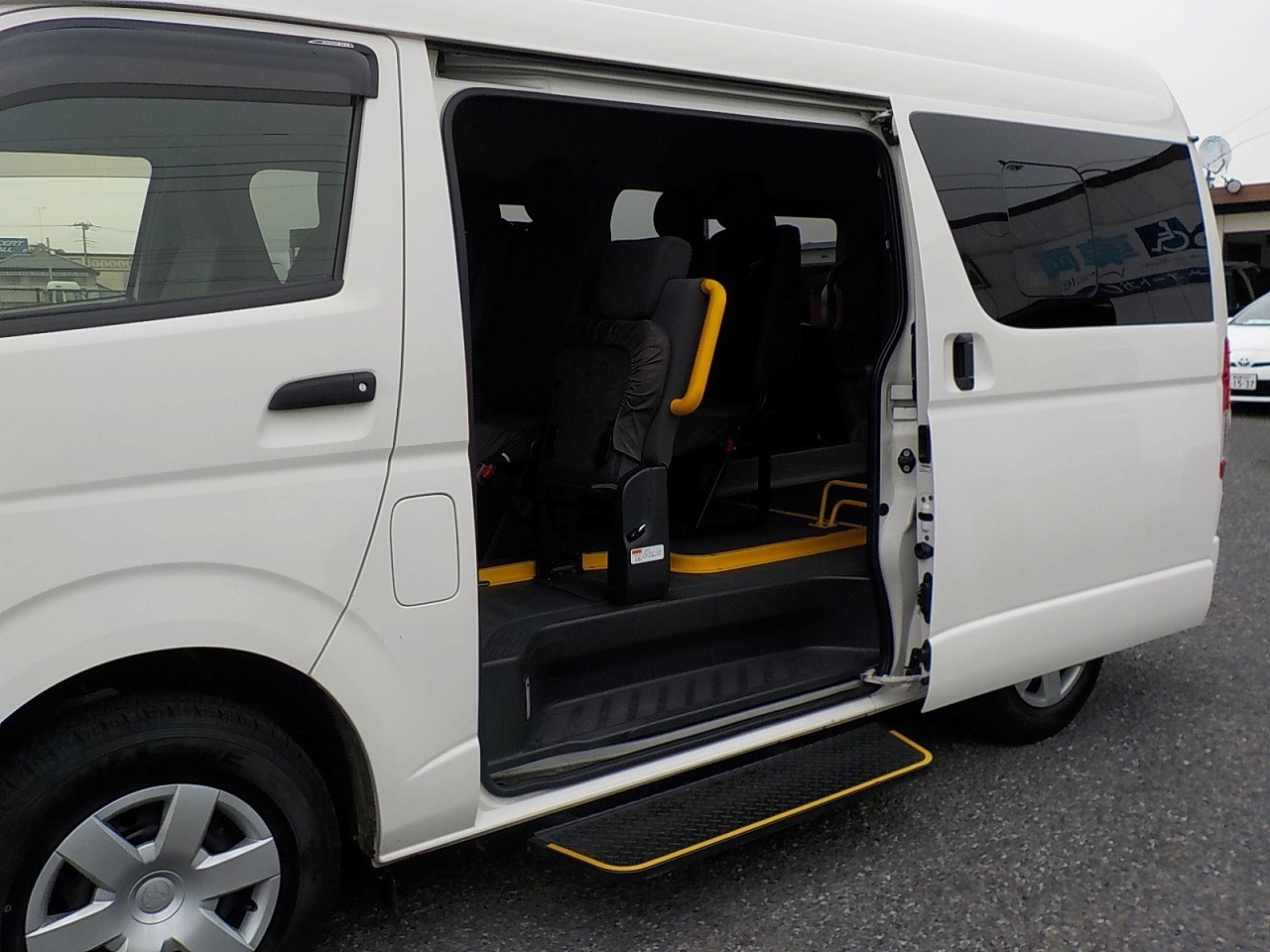 福祉車両　レンタカー　車椅子リフト車　ハイエース(1014)