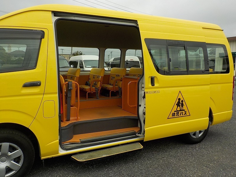 幼稚園バス　レンタカー　長期　中型免許 ハイエース(330)