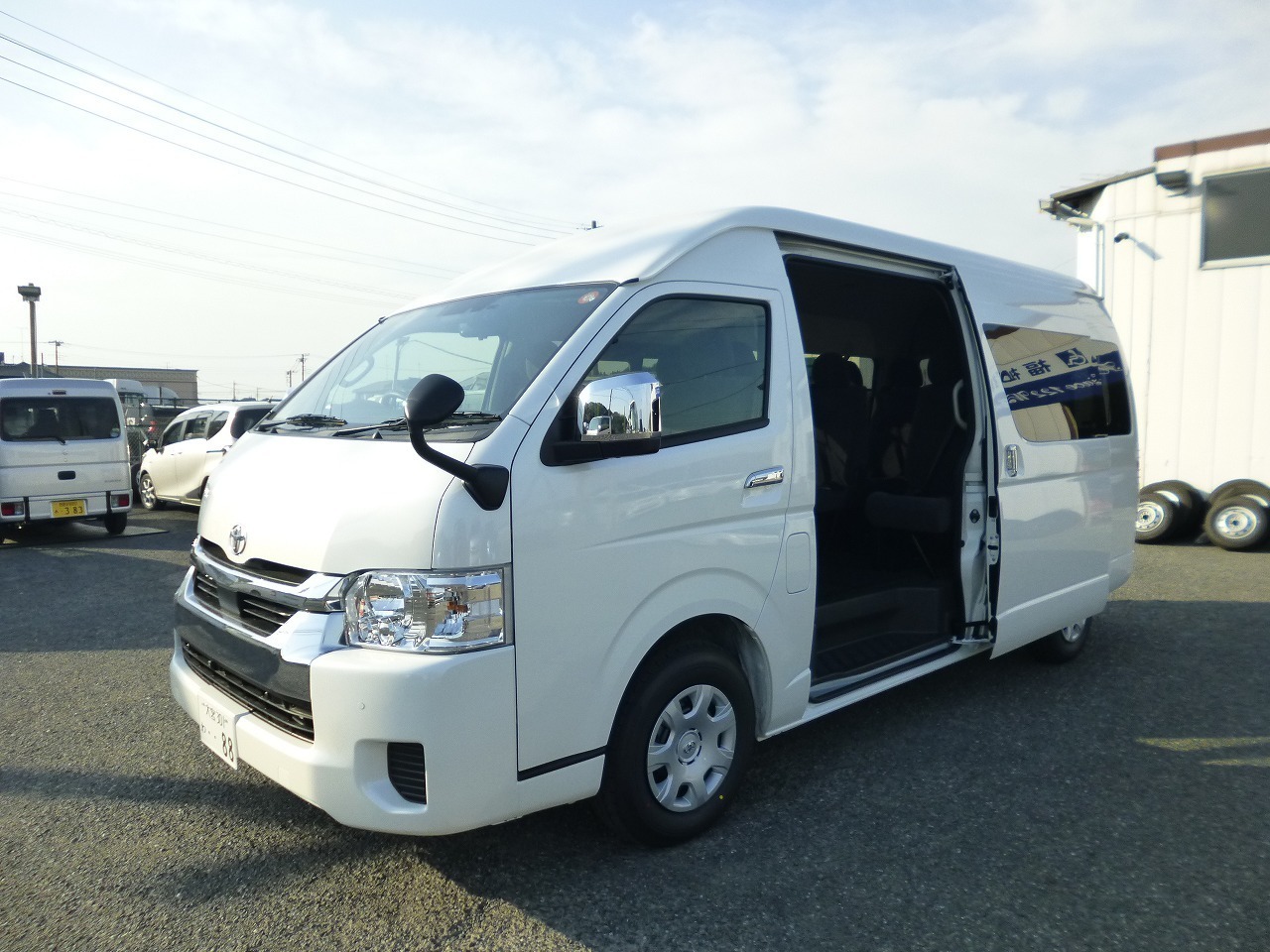 ミニバン 1BOX ワゴン　レンタカー　長期　ハイエース グランドキャビン(3892)