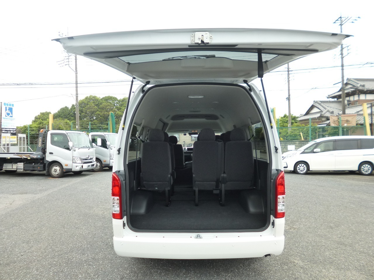 ミニバン 1BOX ワゴン　レンタカー　長期　ハイエース グランドキャビン(3892)