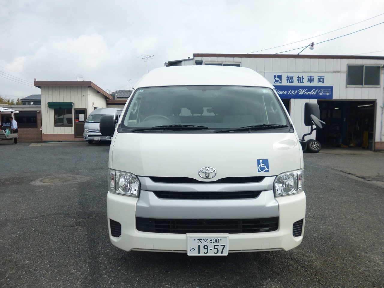 福祉車両　レンタカー　車椅子リフト車　ハイエース(819)